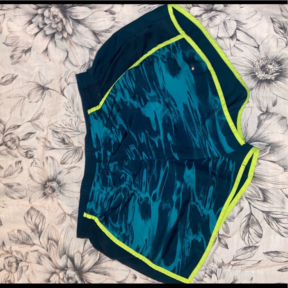 Nike dri fit athletic shorts size M